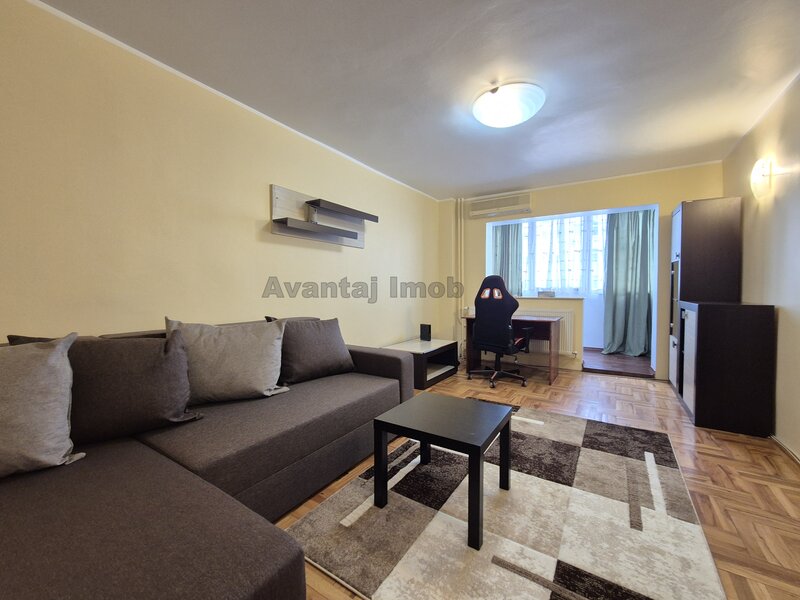 Piata Victoriei, Banu Manta