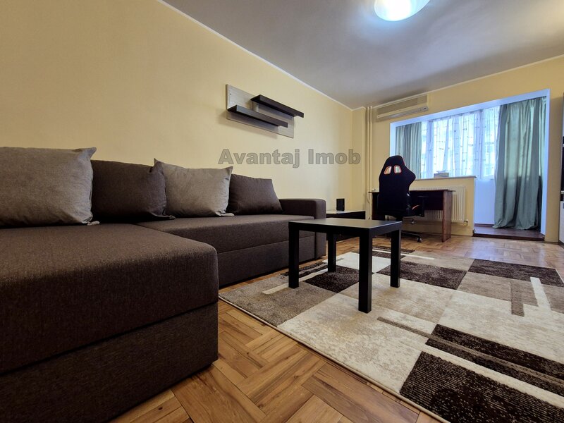 Piata Victoriei, Banu Manta