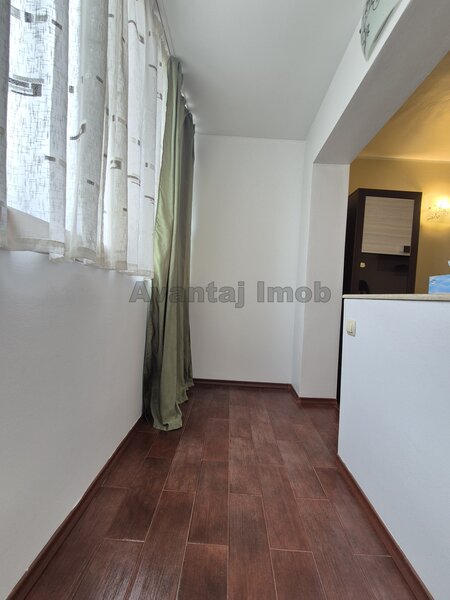 Piata Victoriei, Banu Manta