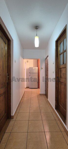 Piata Victoriei, Banu Manta