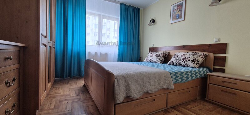 Piata Victoriei, Banu Manta