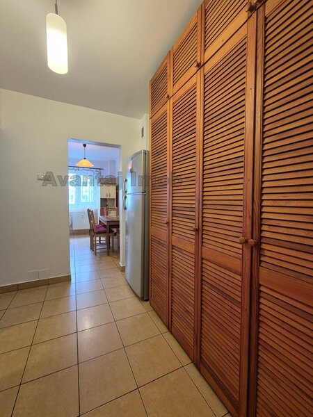 Piata Victoriei, Banu Manta