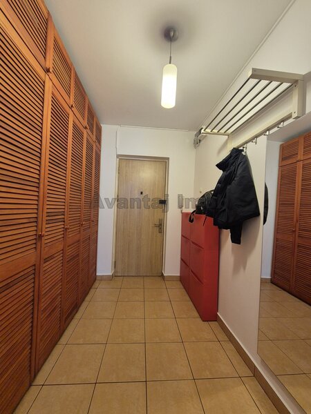 Piata Victoriei, Banu Manta