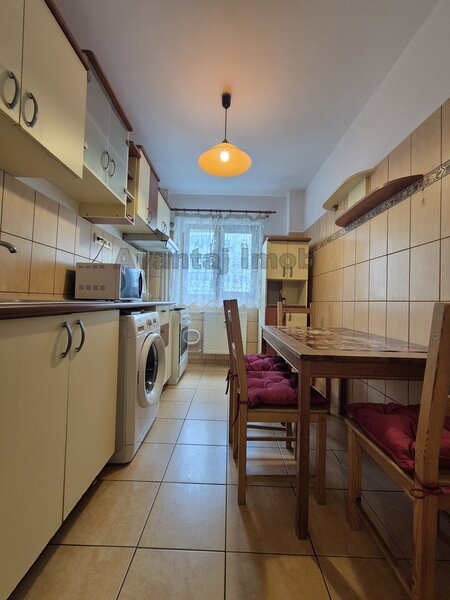 Piata Victoriei, Banu Manta