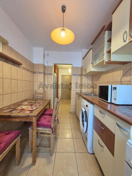 Piata Victoriei, Banu Manta